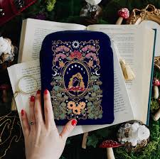 Wonderland E-reader Sleeve - Blue